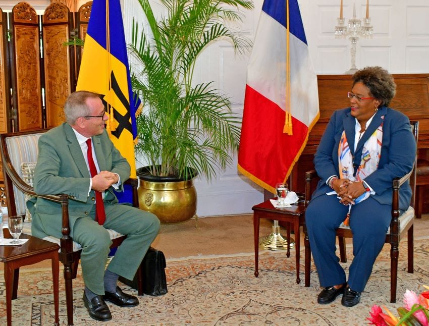 Prime Minister & French Envoy Hold Bilateral Talks