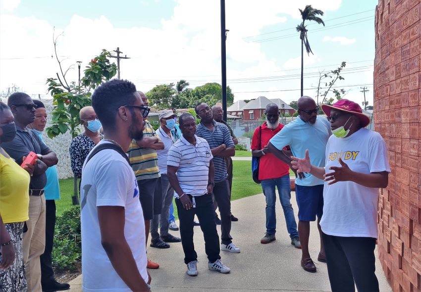 Taxi Operators Learn More About Island’s Rich Heritage