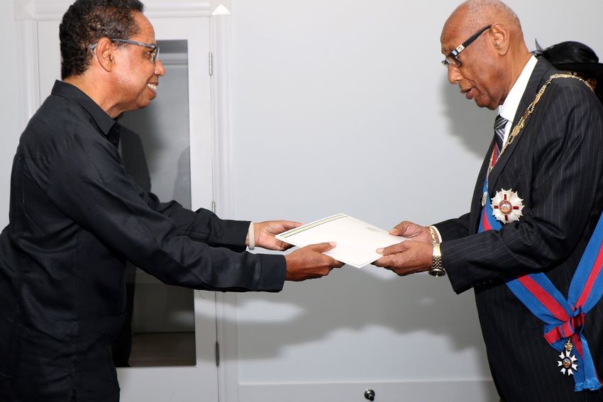 Ambassador Comissiong Presents Credentials To Bahamas’ Governor General