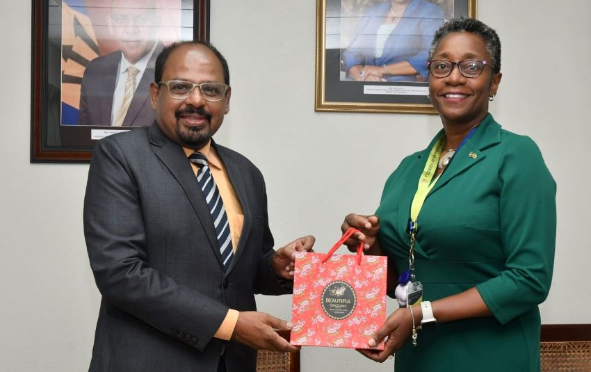 Barbados Discusses Visa Agreements & Scholarships With India