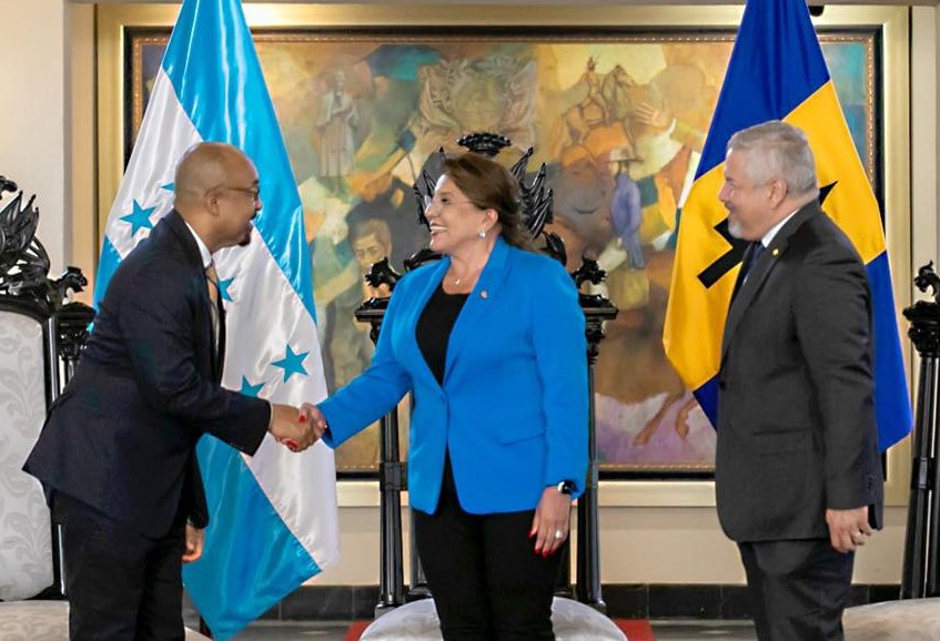 Ambassador Walcott Presents Credentials To Honduras